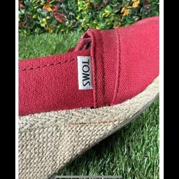 Toms Womens Wedges Size 7.5W Wide Red Classic Canvas Espadrille Slip On Peep Toe - Picture 10 of 10